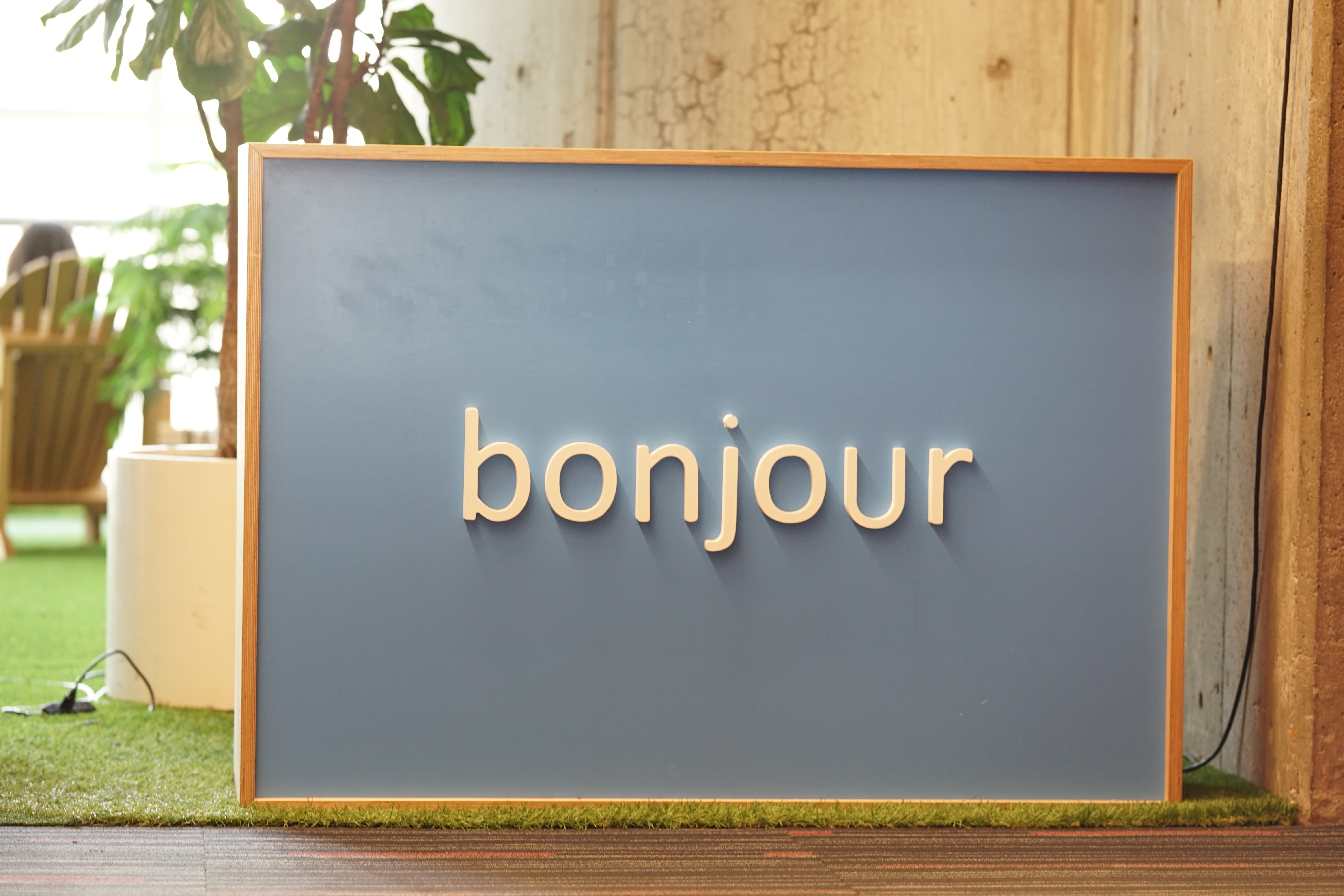 Bonjour Sign